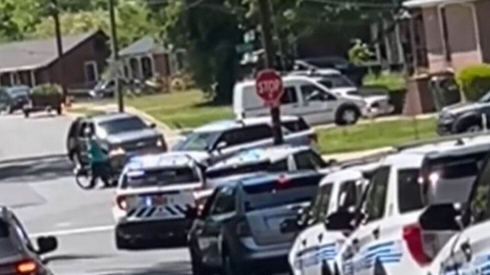  Стрелба в Съединени американски щати с доста жертви, измежду които и чиновници на реда 