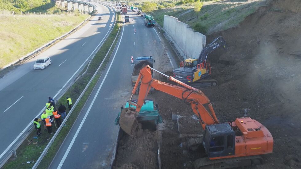  Кога ще бъде отворена правата от Автомагистрала „ Струма “, на която се срути стена? 