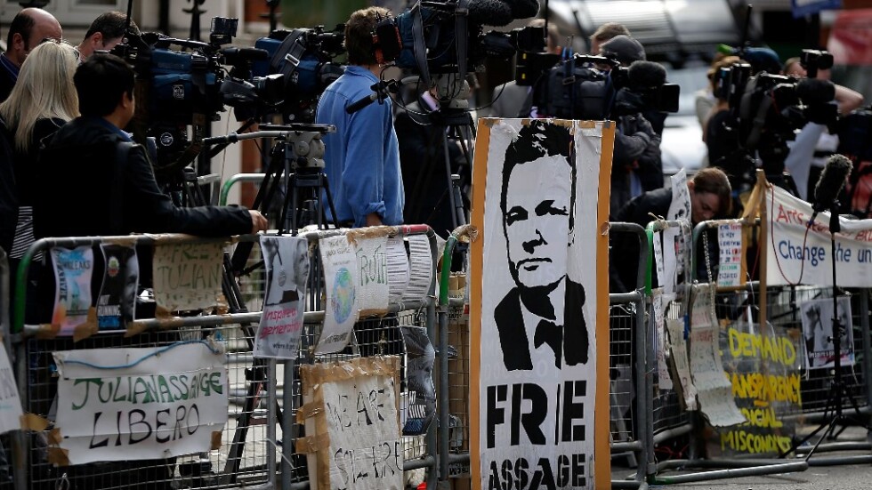 Съд във Великобритания разреши екстрадицията на Джулиан Асандж в САЩ