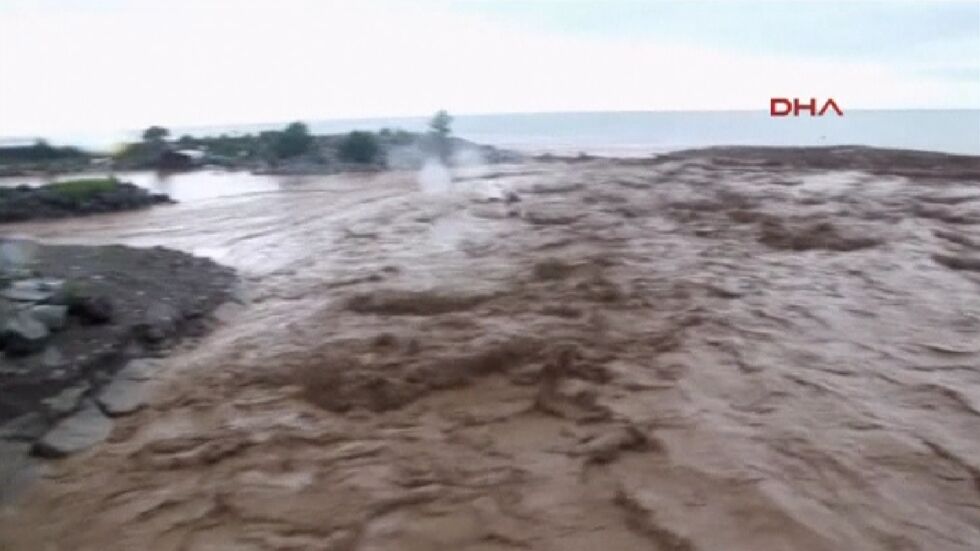 Наводнения в Североизточна Турция взеха жертви (ВИДЕО)