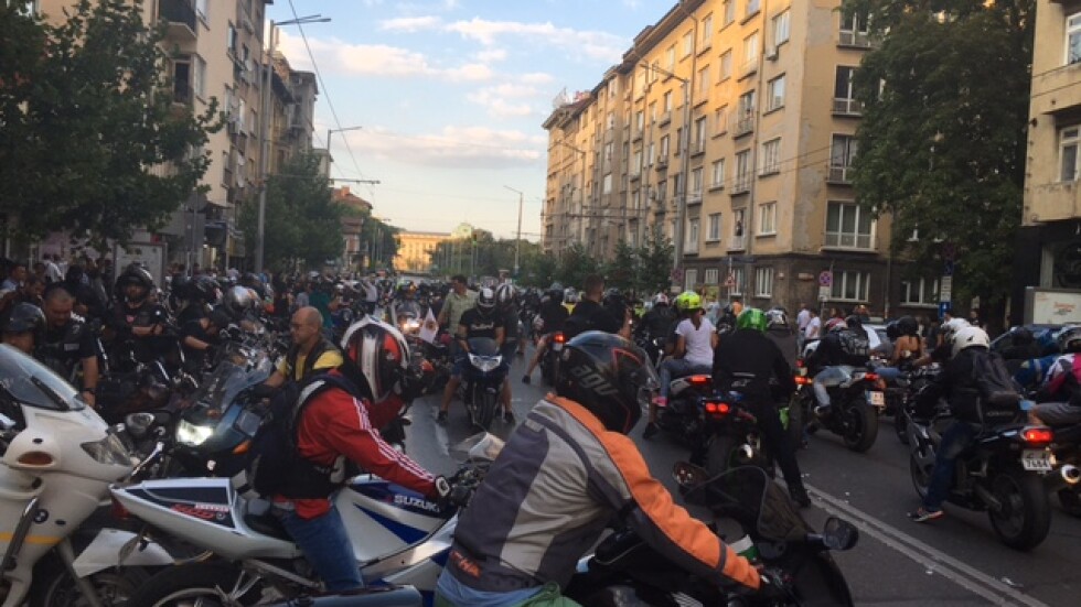Мотористи се събраха на протест пред турското посолство
