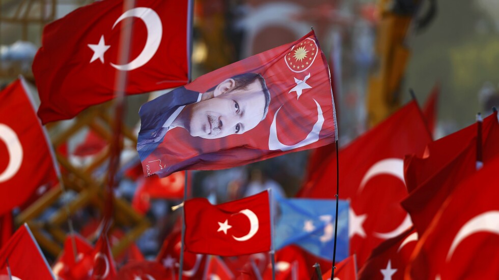 216 военни и хора от жандармерията се укриват след опита за преврат в Турция