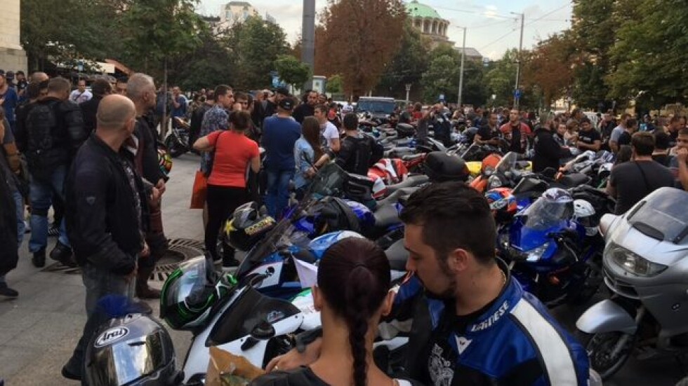 Стотици мотористи отново излязоха на протест пред Съдебната палата в София