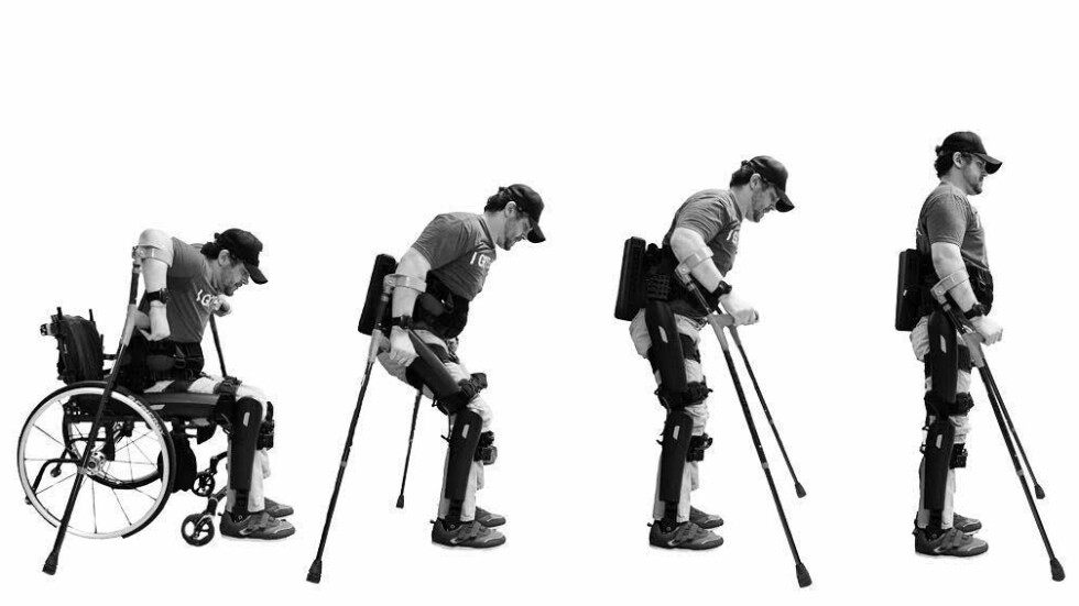 Парализирани пациенти прохождат сами след терапия с роботизирани крака