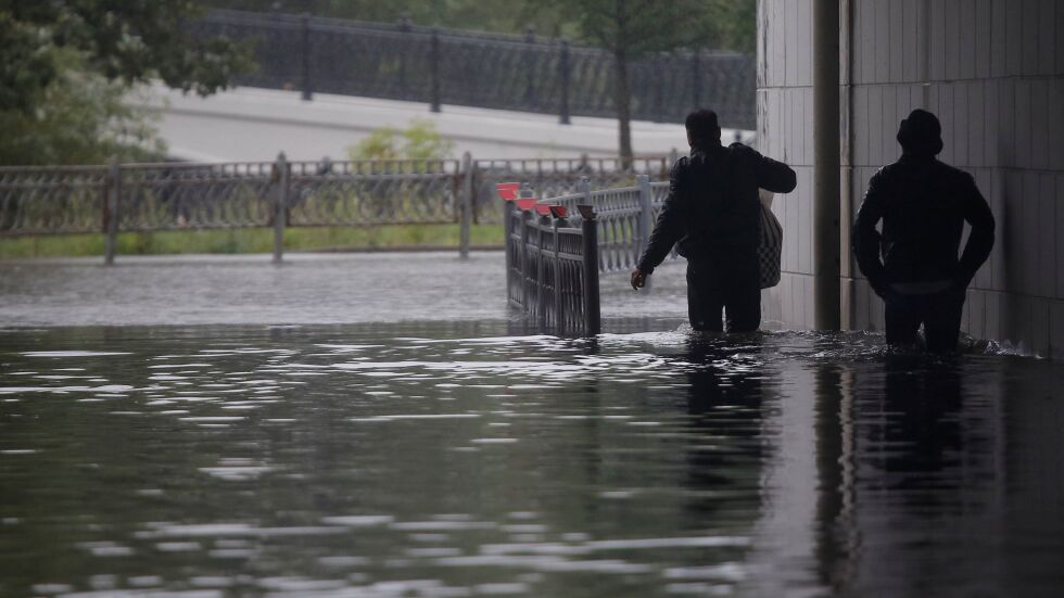 Проливен дъжд наводни Москва