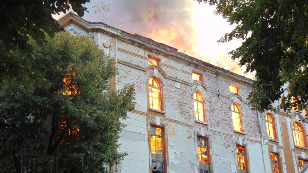 Експерти: Изгорелите Тютюневи складове в Пловдив може да бъдат възстановени