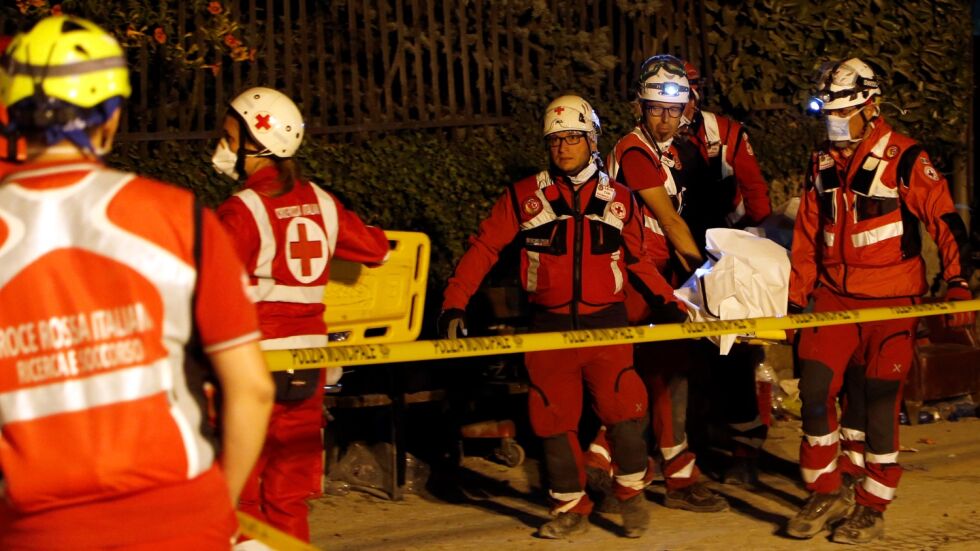 Броят на жертвите от земетресението в Италия достигна 290