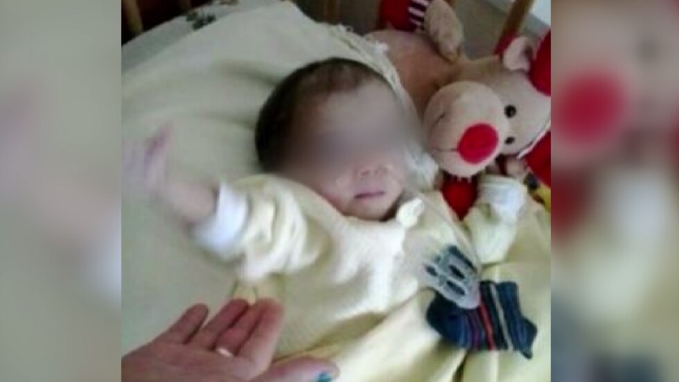 Близки на сиамските близнаци от Сливен: Децата се влошават