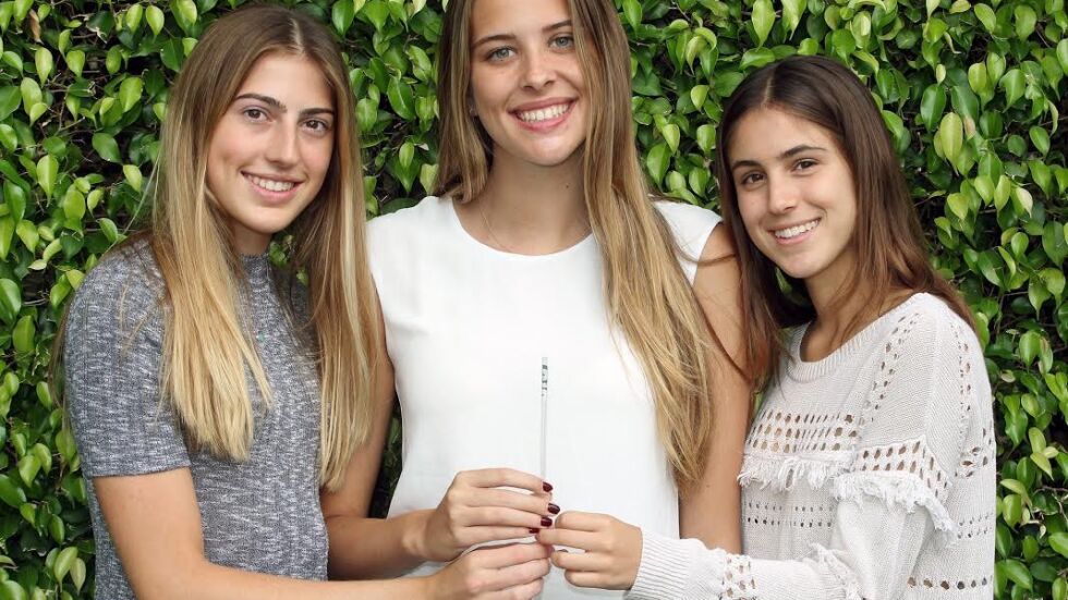 Три гимназистки създадоха сламка срещу изнасилвания, откриваща наркотици в напитките