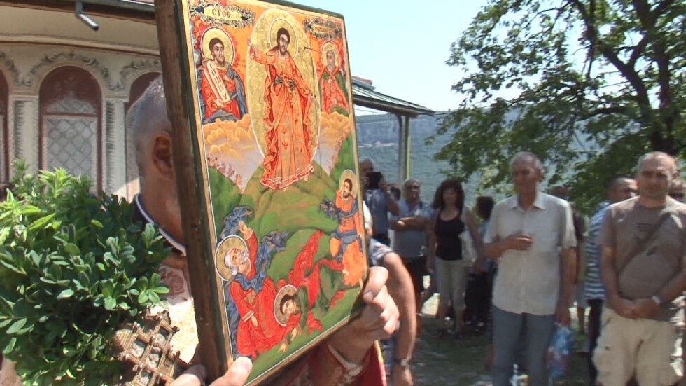 Стотици се стекоха в Преображенския манастир край Велико Търново 