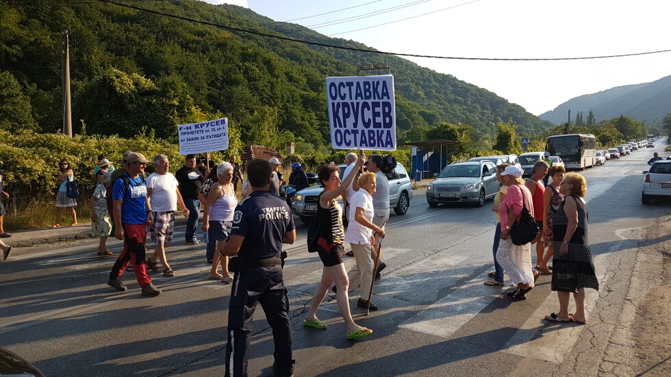 Заради транспортни проблеми: Хората от „Княжево” и Владая отново протестират 