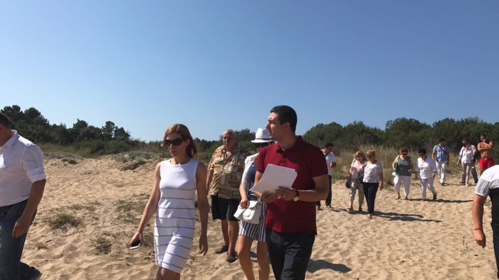 Николина Ангелкова обеща санкции за собственици  на частни  имоти зад плаж „Корал“