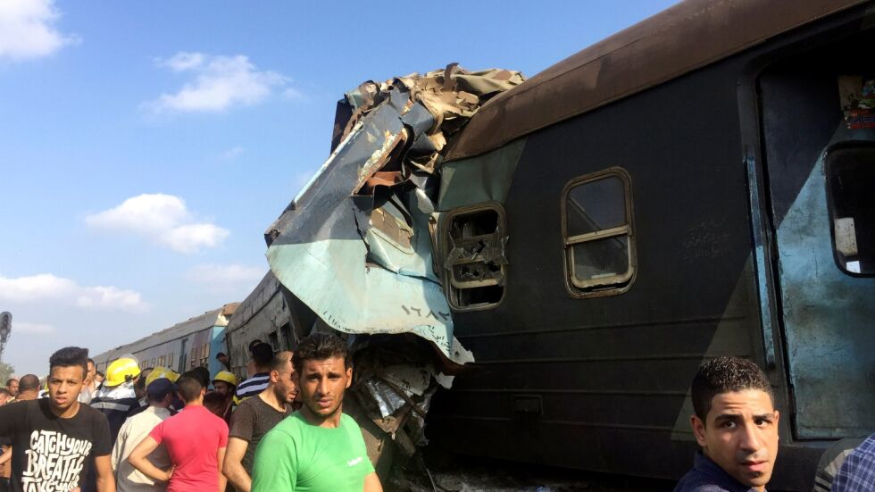 Тежка влакова катастрофа в Египет взе десетки жертви