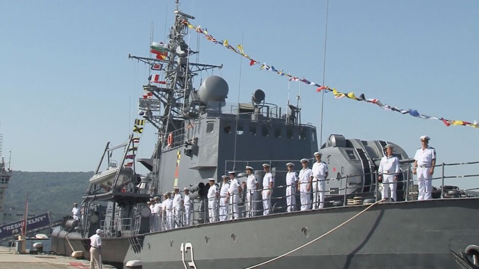 144 години от създаването на Военноморските сили: Военни кораби и техника в Бургас и Варна