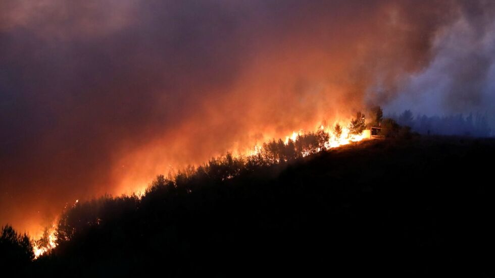 Втори ден бушува горски пожар на гръцкия остров Закинтос