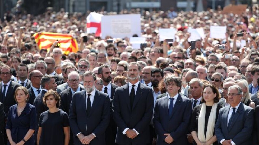 Хиляди замлъкнаха за минута в памет на жертвите в Испания