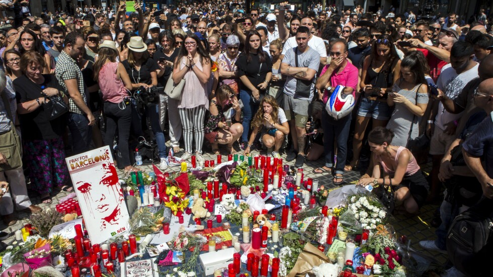 Загиналите при терористичните нападения в Каталуния нараснаха до 15