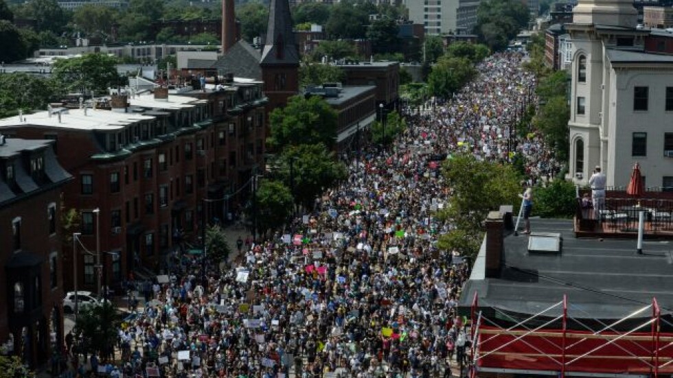 Хиляди американци се включиха в митинга за свободата на словото (ГАЛЕРИЯ)