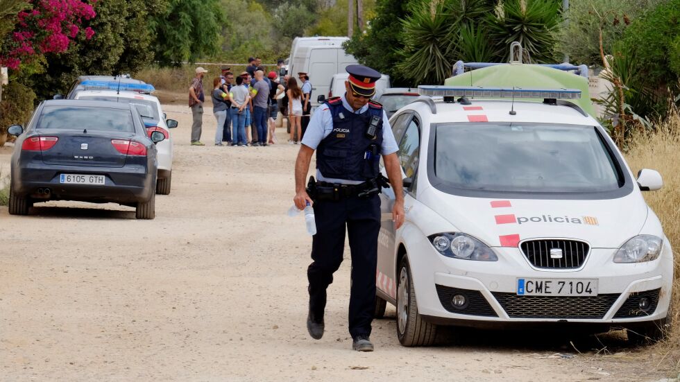 Все още се издирва шофьорът на буса убиец в Барселона (ОБЗОР)