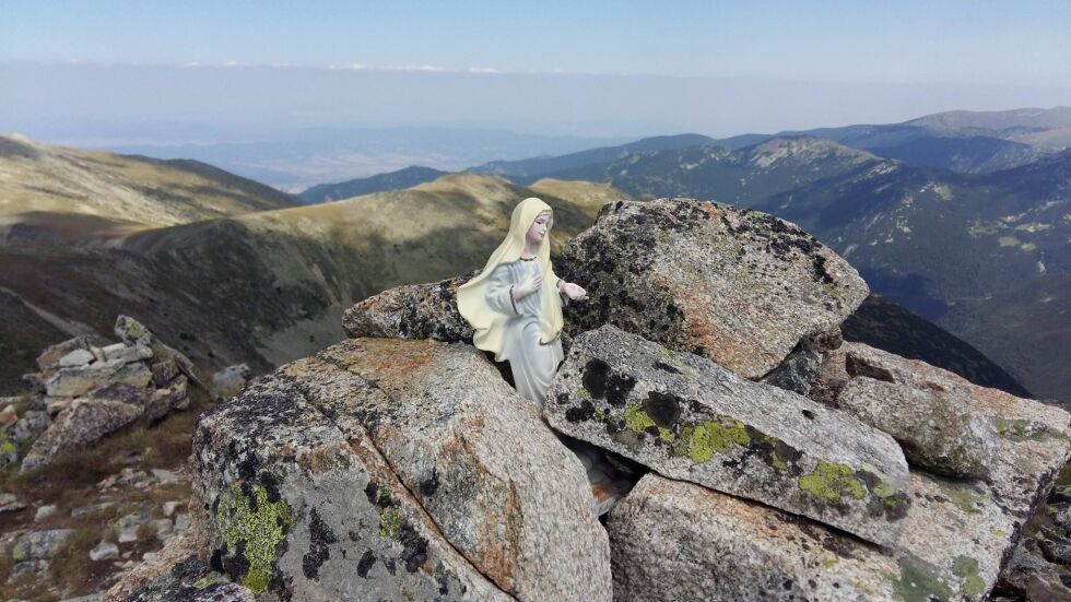 Снимка на деня: Богородица на връх Малка Мусала