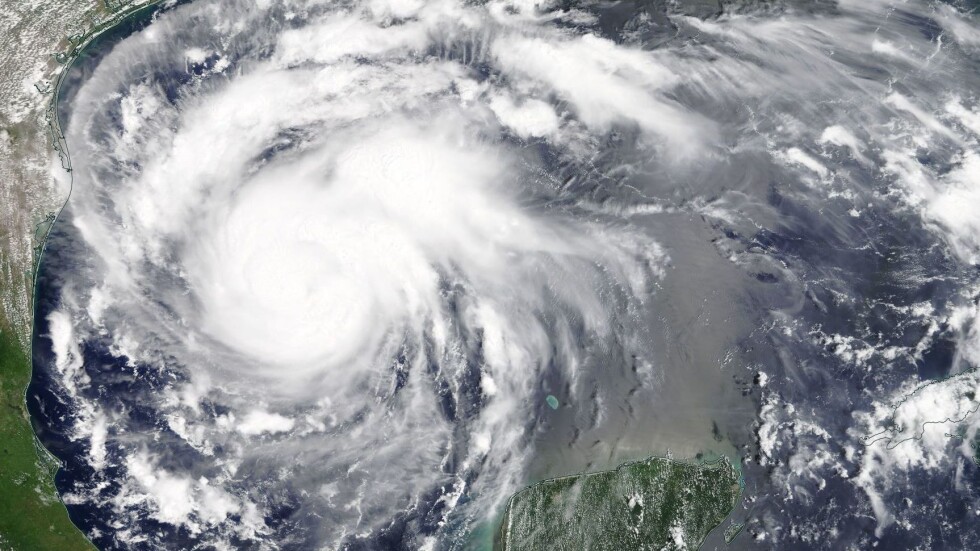 САЩ се готвят за най-мощната буря след „Катрина”