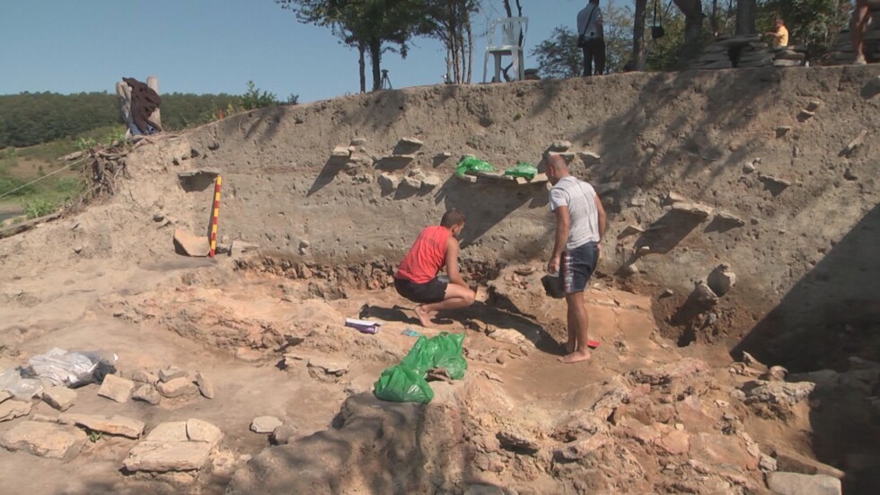 7000-годишна могила проучват в Шуменско