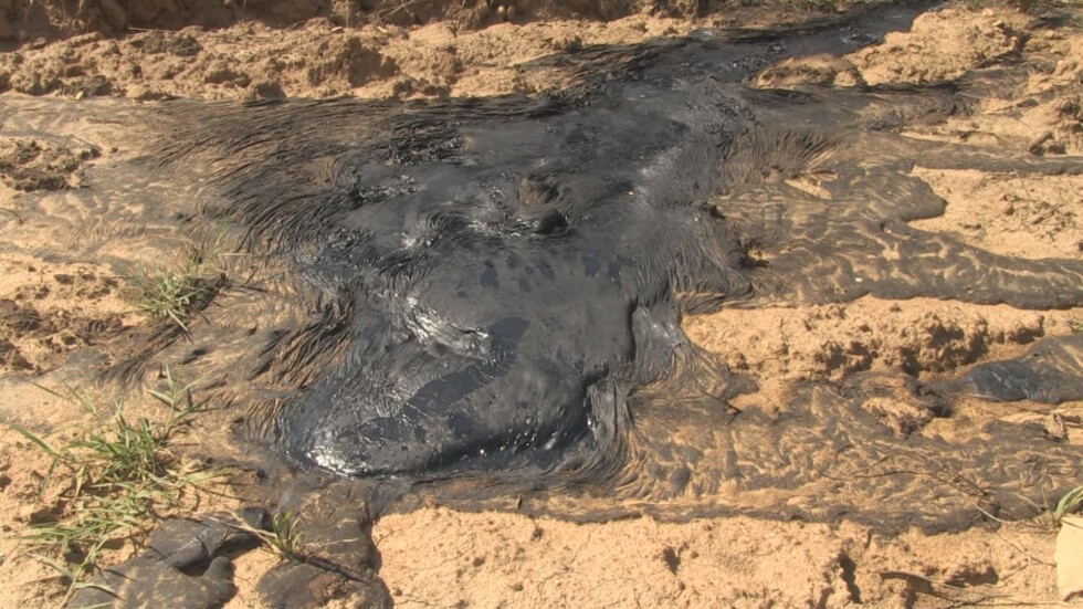 Нефтени отпадъци отново изтичат в Русе