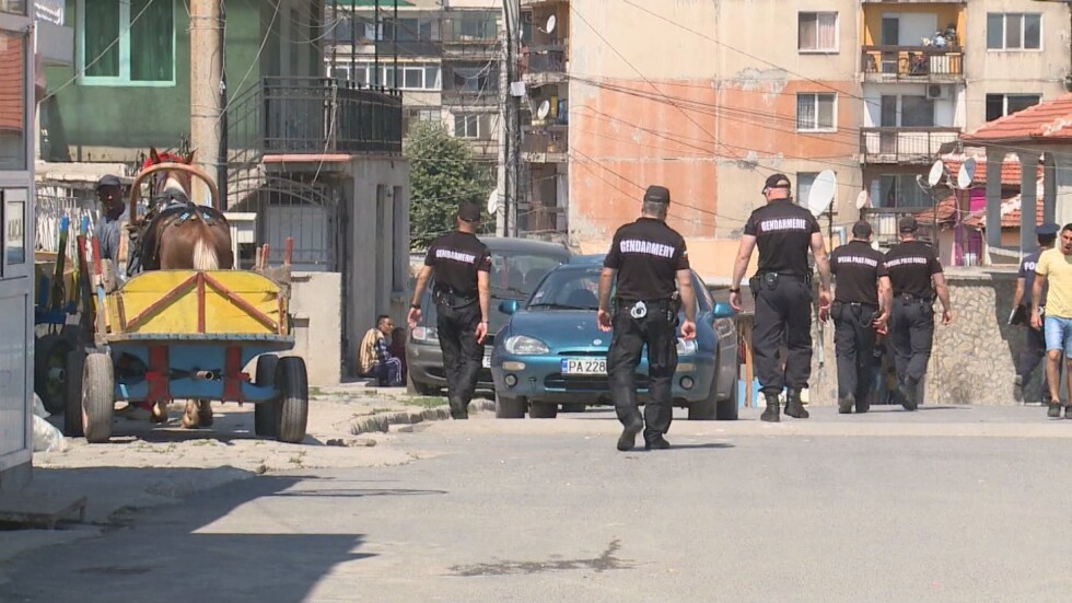 Полицейска акция в ромския квартал на Хасково след сблъсъка