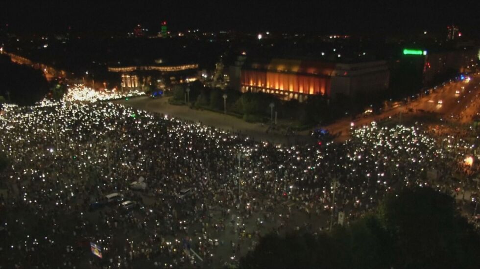 Многохилядните антиправителствени  протести в Румъния продължават