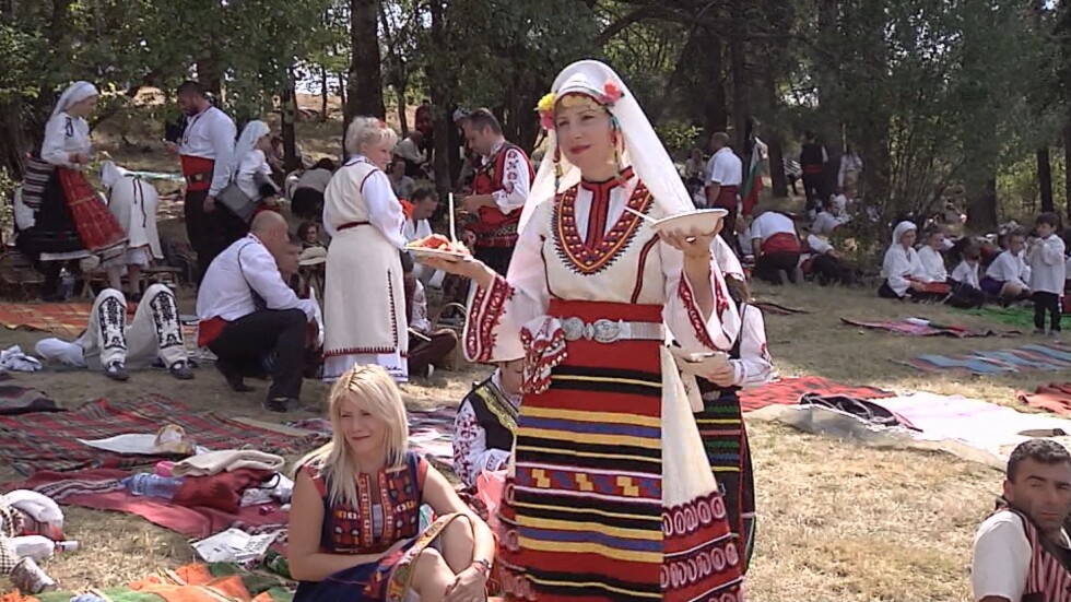 Фестивал на фолклорната носия: Очаква се до 35 хиляди да вземат участие