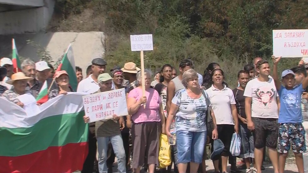 Жители на старозагорски села с пътна блокада срещу кариера за варовик