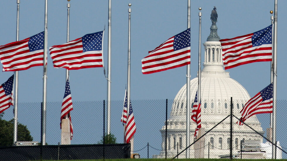 САЩ свалиха знамената наполовина заради смъртта на Джон Маккейн