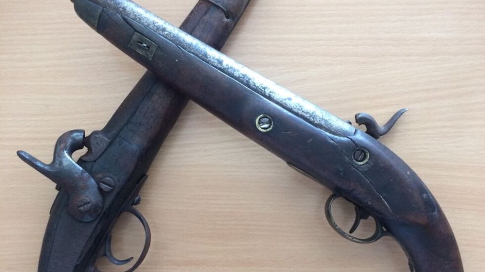 Иззеха голямо количество старинни оръжия в Мездра 