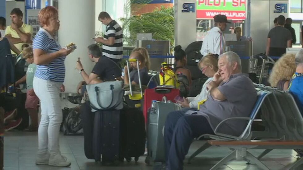 Пътници на  "Райънеър" чакаха с часове на Летище София 