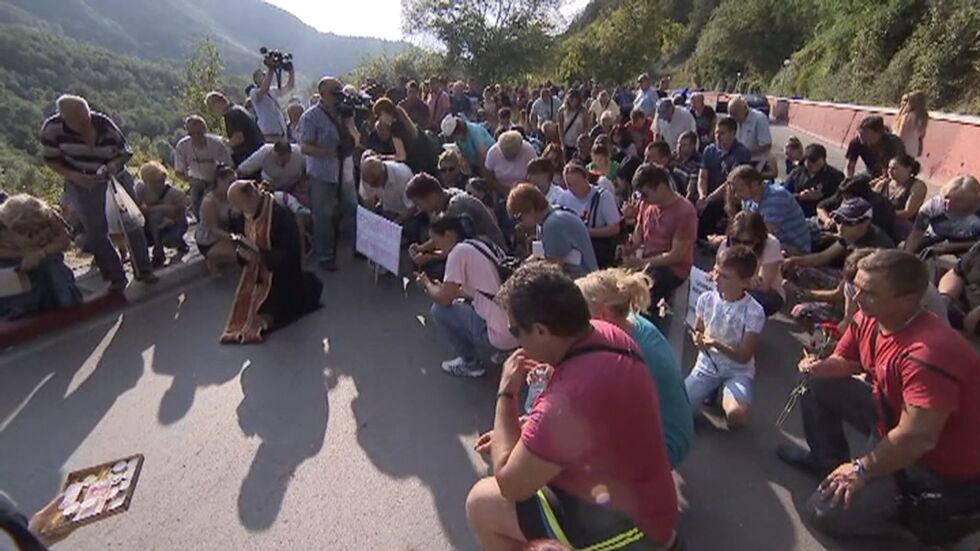 Жители на Своге протестираха на фаталния завой