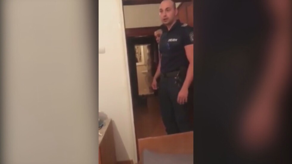 След клип с вулгарно поведение на полицай към младежи: МВР проверява униформения