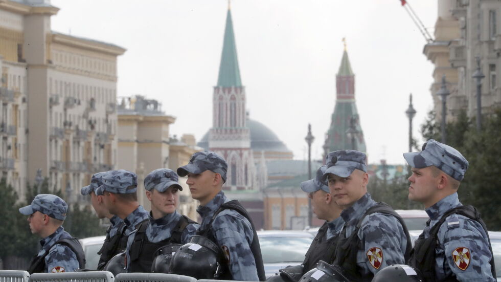 Стотици арестувани по време на протест в Москва
