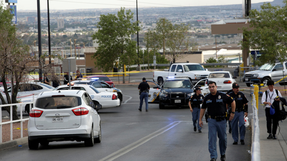 Най-малко 20 са жертвите на стрелбата в търговски център в Тексас