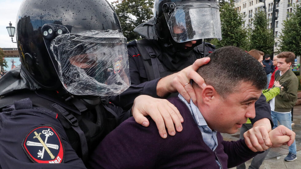Над 800 задържани на вчерашния протест в Москва 
