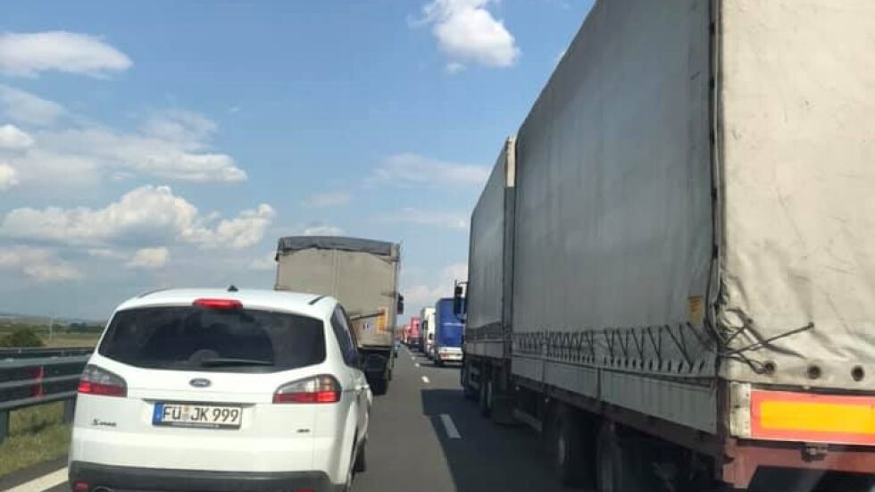 Катастрофа затруднява движението на магистрала „Тракия” в посока Бургас