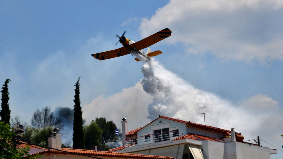 Евакуираха хотел и къмпинг на гръцки остров заради пожар
