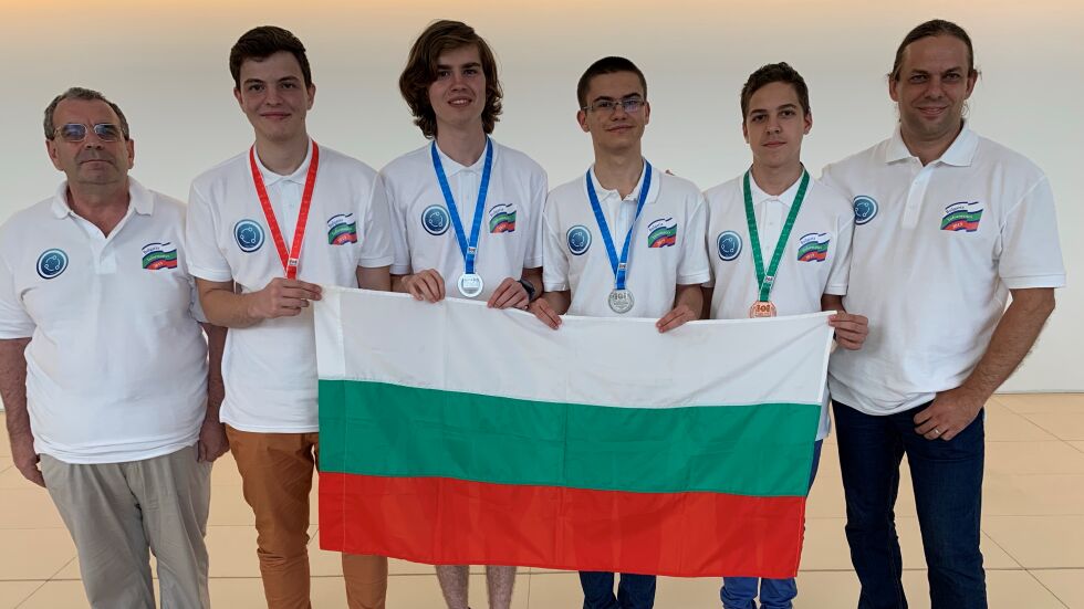 4 медала за българския отбор от олимпиадата по информатика в Баку