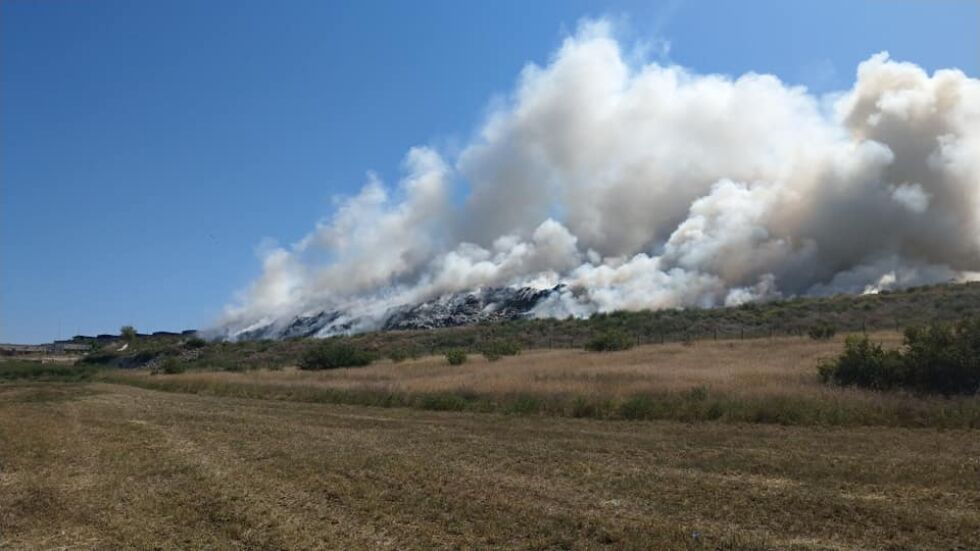 Пожарът на сметището в село Шишманци е локализиран