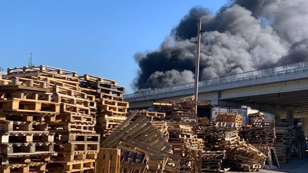 Пожар затвори магистрала „Струма” край Дупница