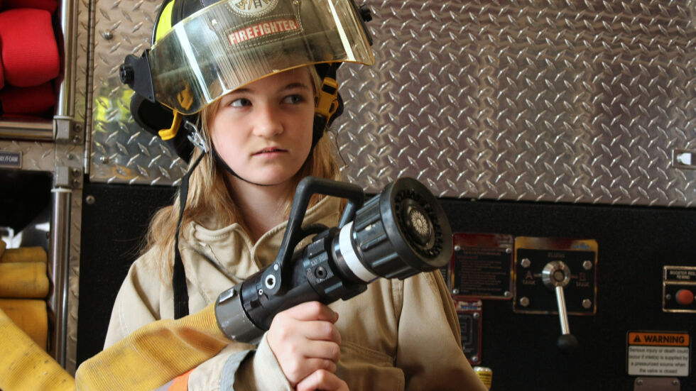 Момичета стават пожарникари в село без момчета (ВИДЕО)