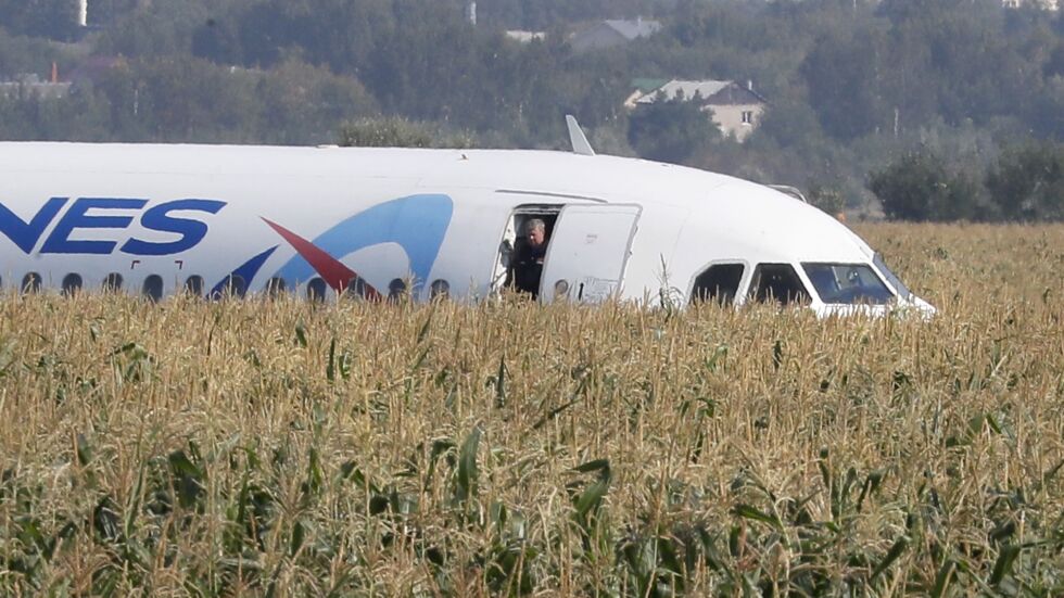 Пилотът, приземил аварийно руски самолет: Мислех само как да кацнем възможно най-меко