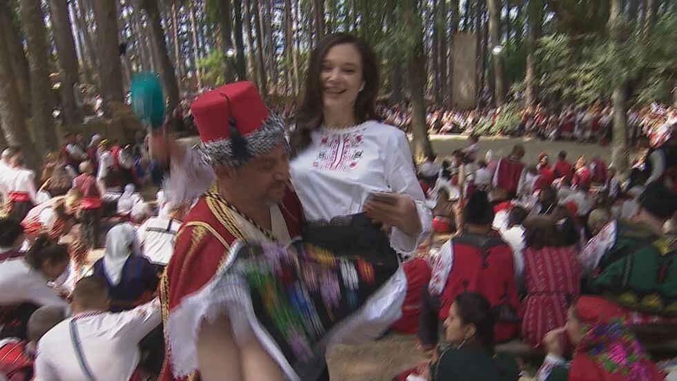 "Скок във времето" на Фестивала на народната носия в Жеравна 