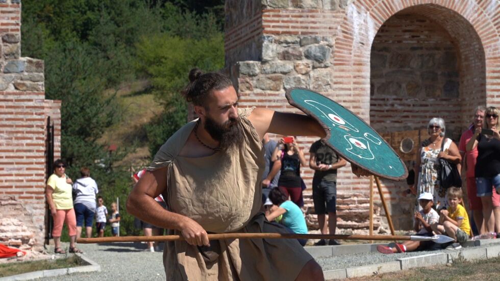 Ентусиасти честват с възстановка битката на Самуил и Василий II при Траянови врата