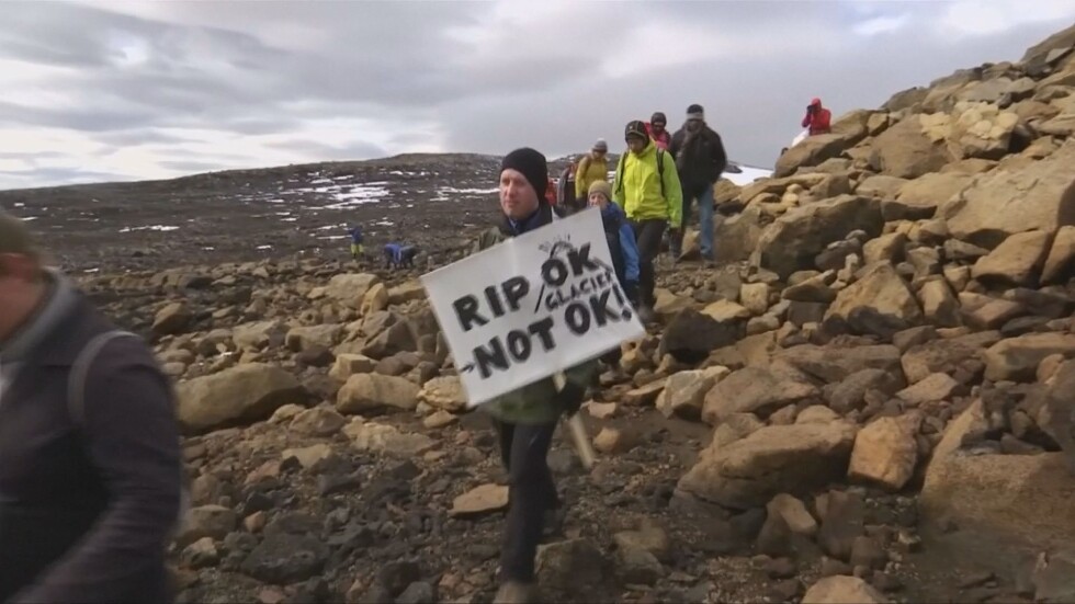 Почетоха "смъртта" на ледник в Исландия