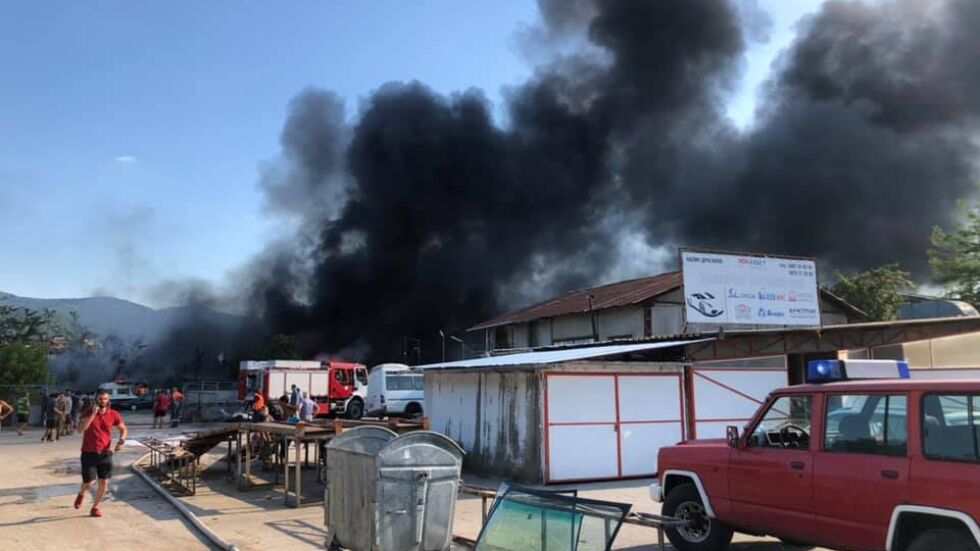 Пламна склад за вторични суровини в Ботевград